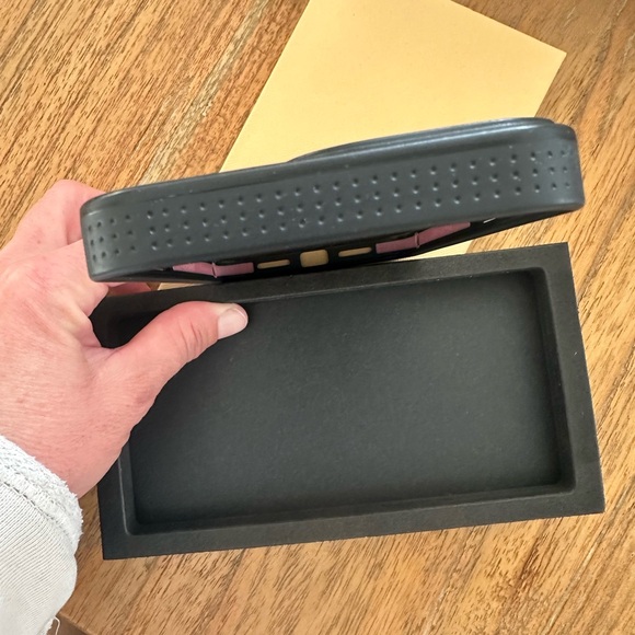 BURGA Iphone 14 Pro Max Elite MagSafe Case Vintage Edition - Picture 7 of 7